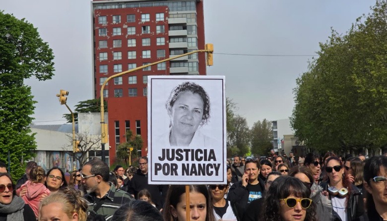 Docentes y vecinos marchan en Necochea por el femicidio de Nancy Godoy