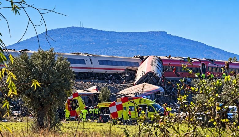 Trágico choque de trenes de alta velocidad en Toledo deja decenas de muertos