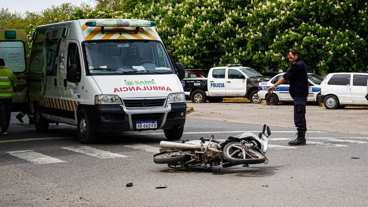 Joven motociclista herido en choque contra VW Surán en la esquina 58 y 63