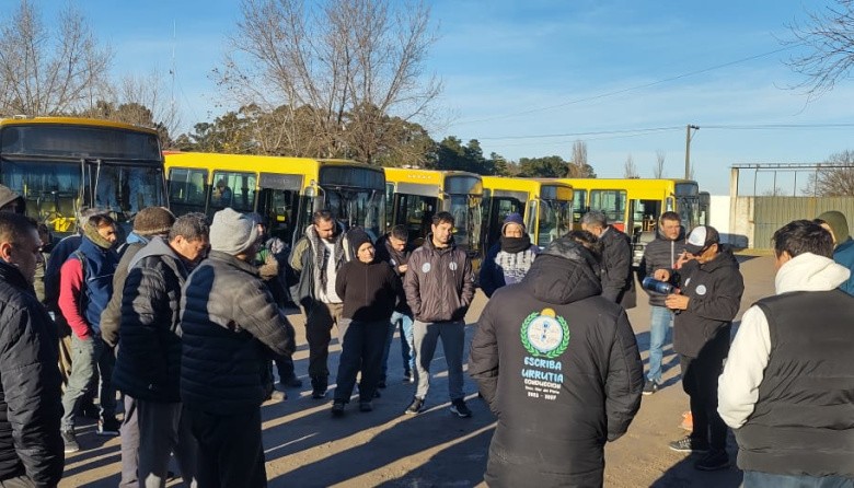 Sigue el paro de colectivos en Necochea y Quequén por deudas salariales