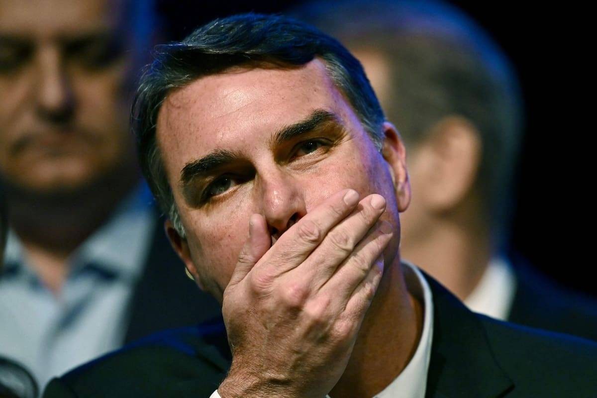 Flávio Bolsonaro viajó a Estados Unidos tras perder las elecciones en Brasil