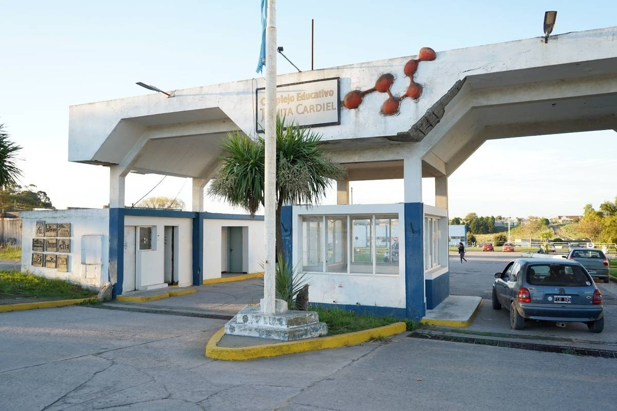 Estudiantes convocan a una sentada en defensa de dos profesorados