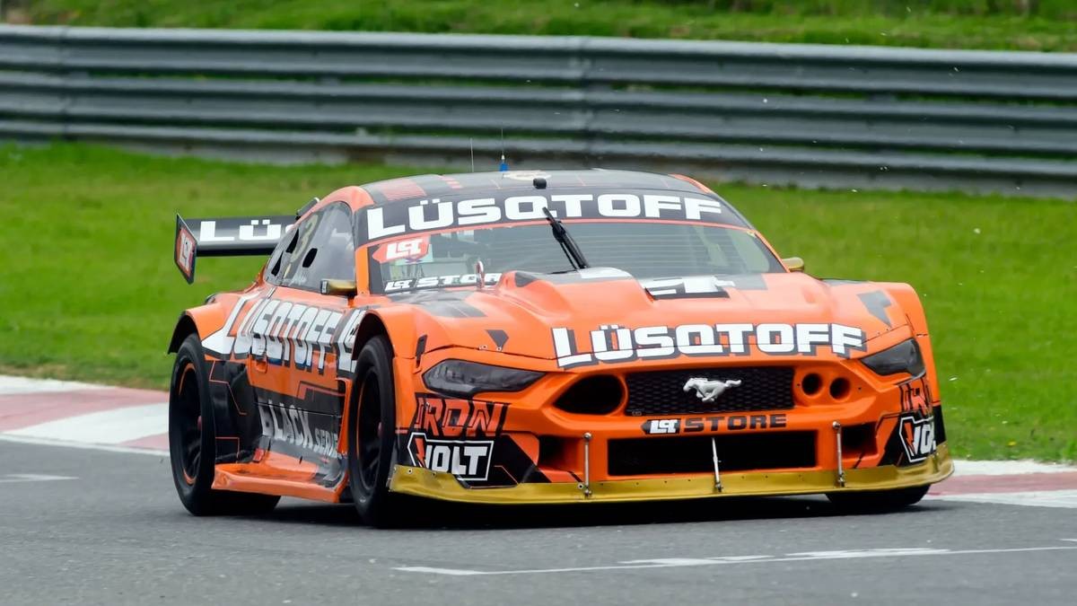 TC en Rosario: Mauricio Lambiris ganó y festejó la Scuderia JT de Lobería