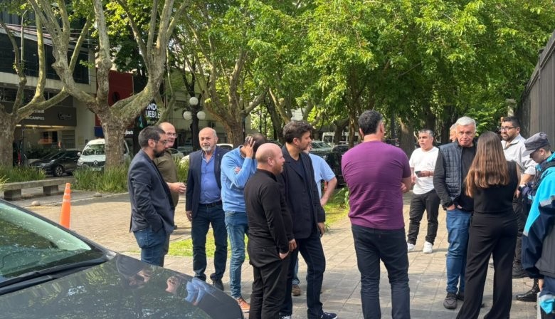 Kicillof y más de 40 intendentes debatieron sobre reelecciones y PASO