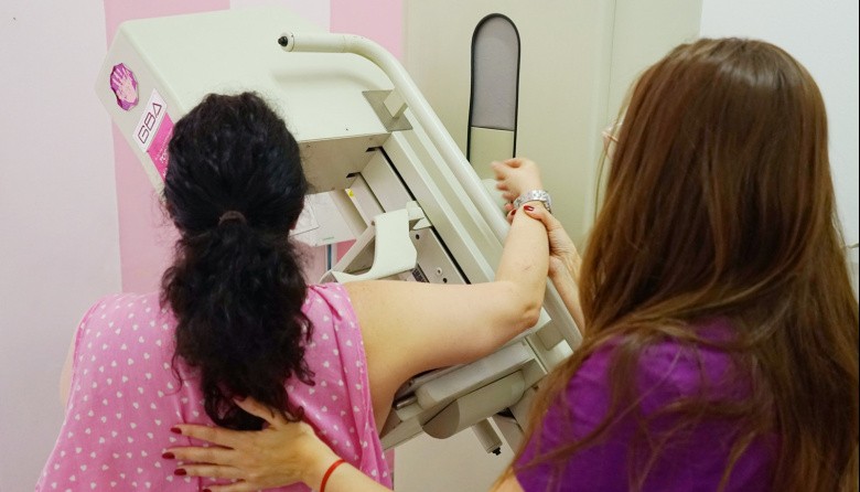 Mujeres mayores de 40 años pueden hacer mamografía sin orden médica en Quequén
